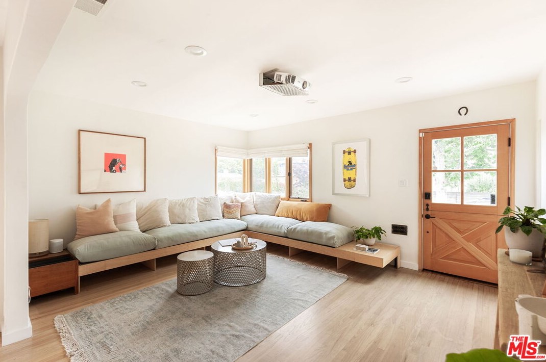 3111 Madera Ave, Los Angeles CA  90039-2324 exterior