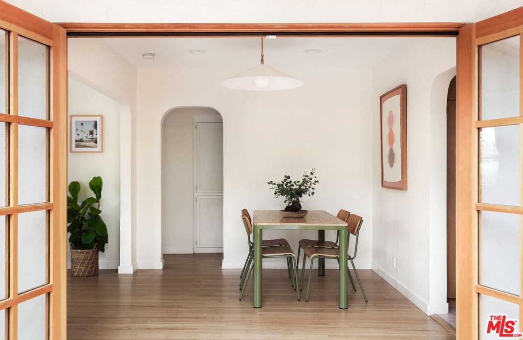 3111 Madera Ave, Los Angeles CA  90039-2324 exterior