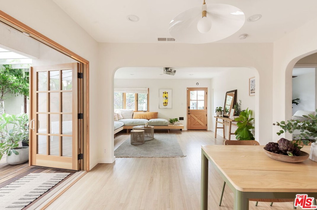 3111 Madera Ave, Los Angeles CA  90039-2324 exterior