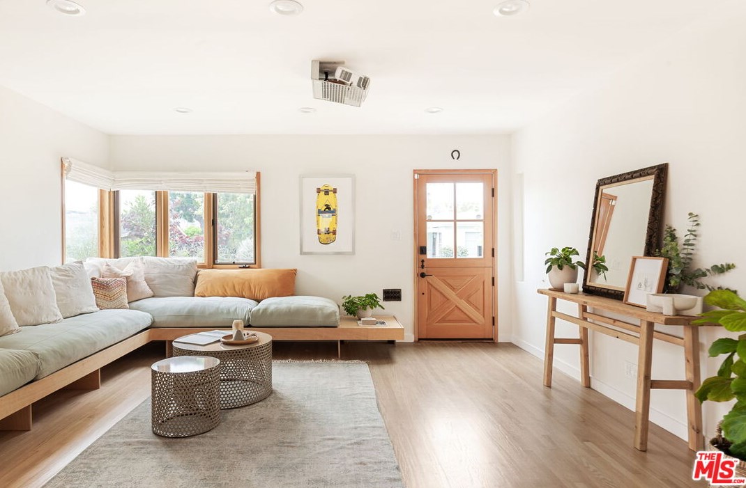 3111 Madera Ave, Los Angeles CA  90039-2324 exterior