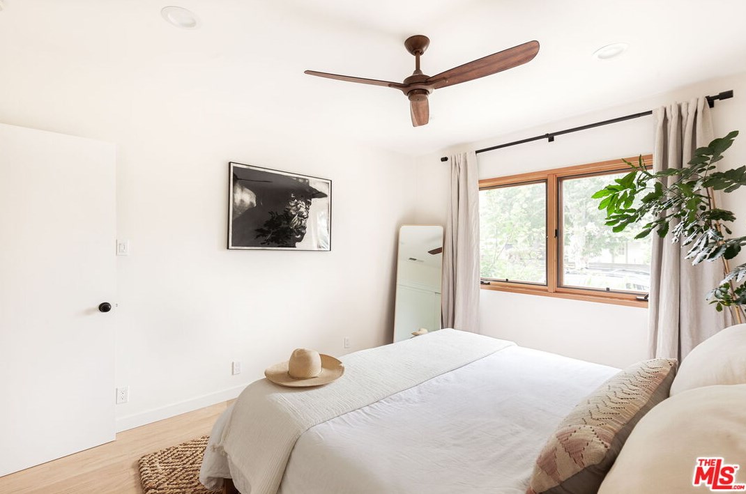 3111 Madera Ave, Los Angeles CA  90039-2324 exterior