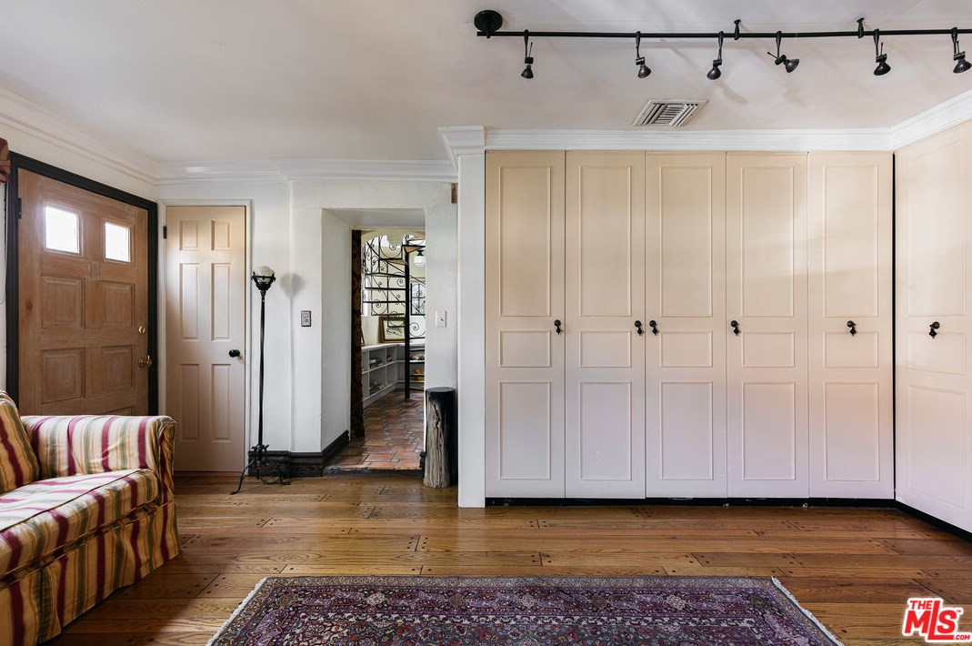 2443 Gower St, Los Angeles CA  90004-1303 exterior