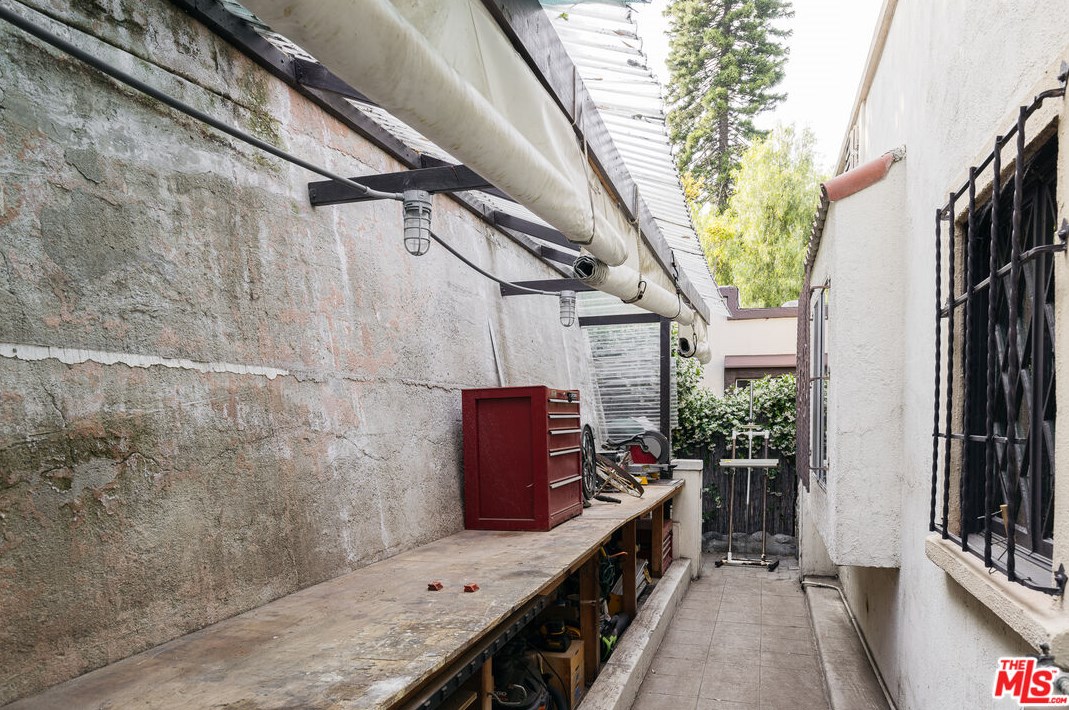 2443 Gower St, Los Angeles CA  90004-1303 exterior
