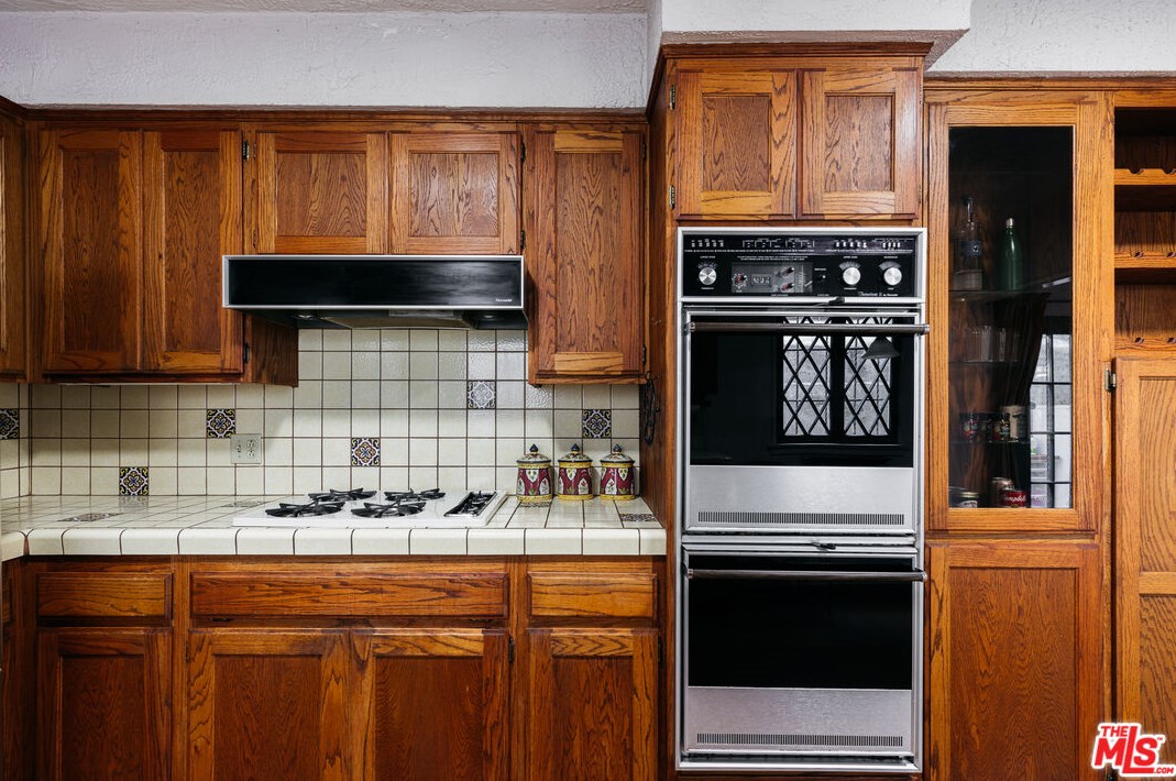 2443 Gower St, Los Angeles CA  90004-1303 exterior