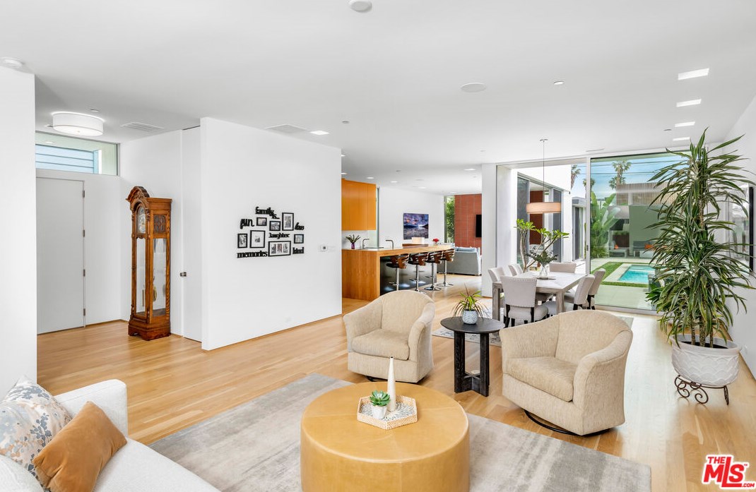 3632 Greenwood Ave, Los Angeles CA  90066-3018 exterior