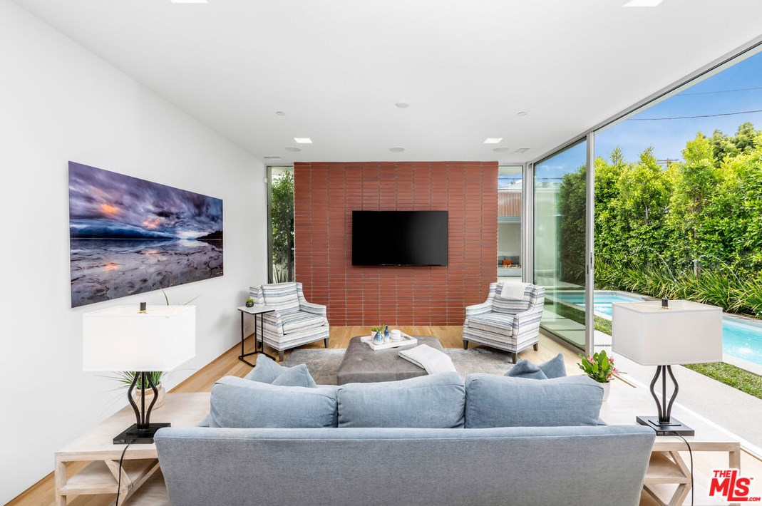 3632 Greenwood Ave, Los Angeles CA  90066-3018 exterior