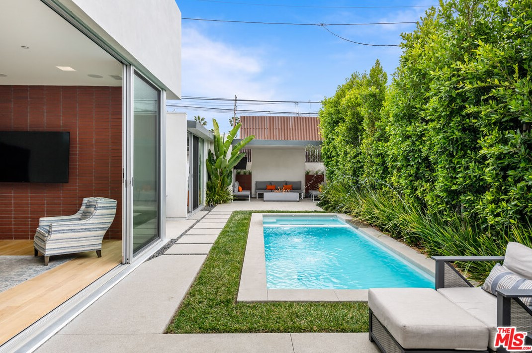 3632 Greenwood Ave, Los Angeles CA  90066-3018 exterior