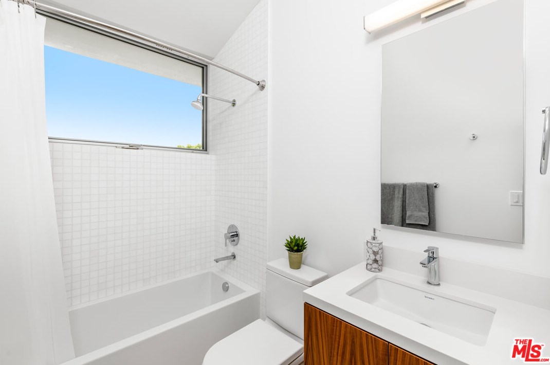 3632 Greenwood Ave, Los Angeles CA  90066-3018 exterior