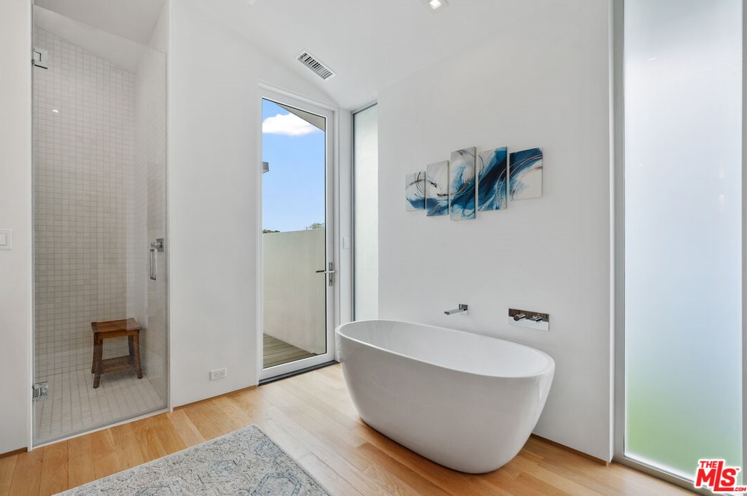 3632 Greenwood Ave, Los Angeles CA  90066-3018 exterior