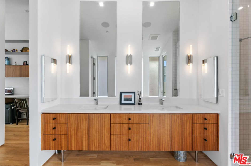 3632 Greenwood Ave, Los Angeles CA  90066-3018 exterior