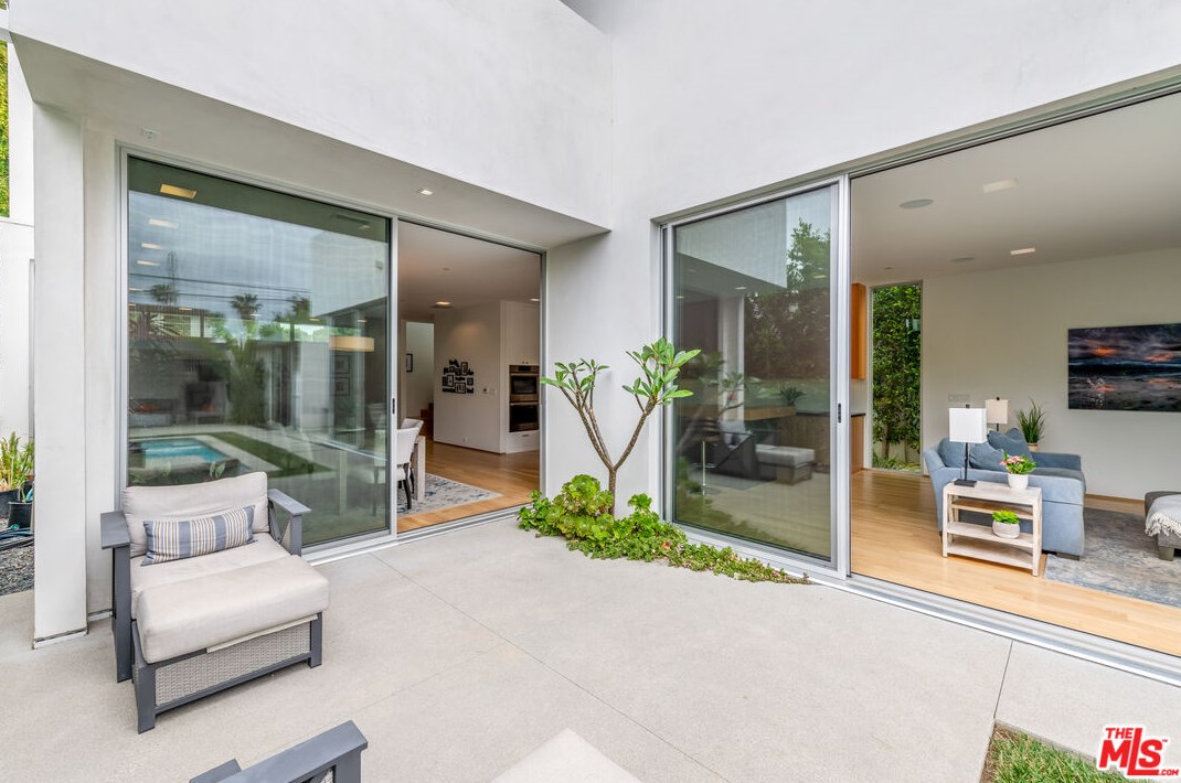 3632 Greenwood Ave, Los Angeles CA  90066-3018 exterior