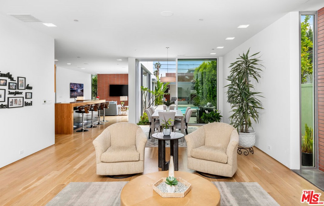 3632 Greenwood Ave, Los Angeles CA  90066-3018 exterior