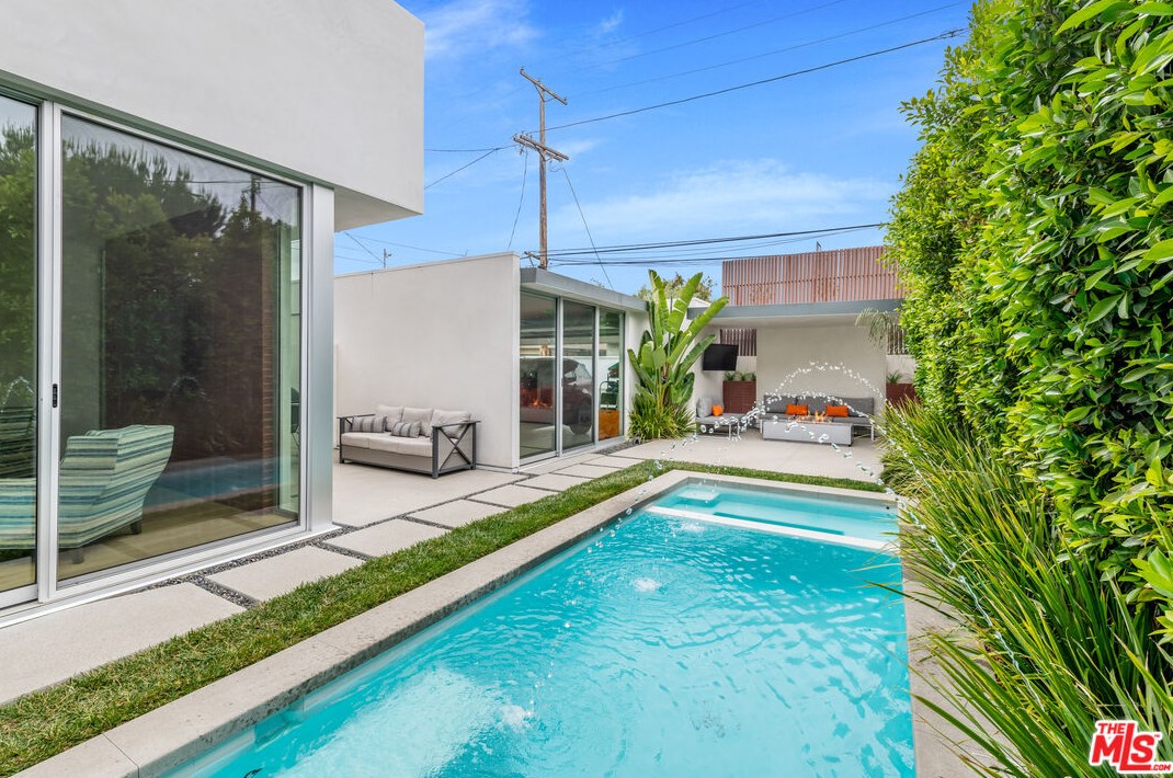 3632 Greenwood Ave, Los Angeles CA  90066-3018 exterior