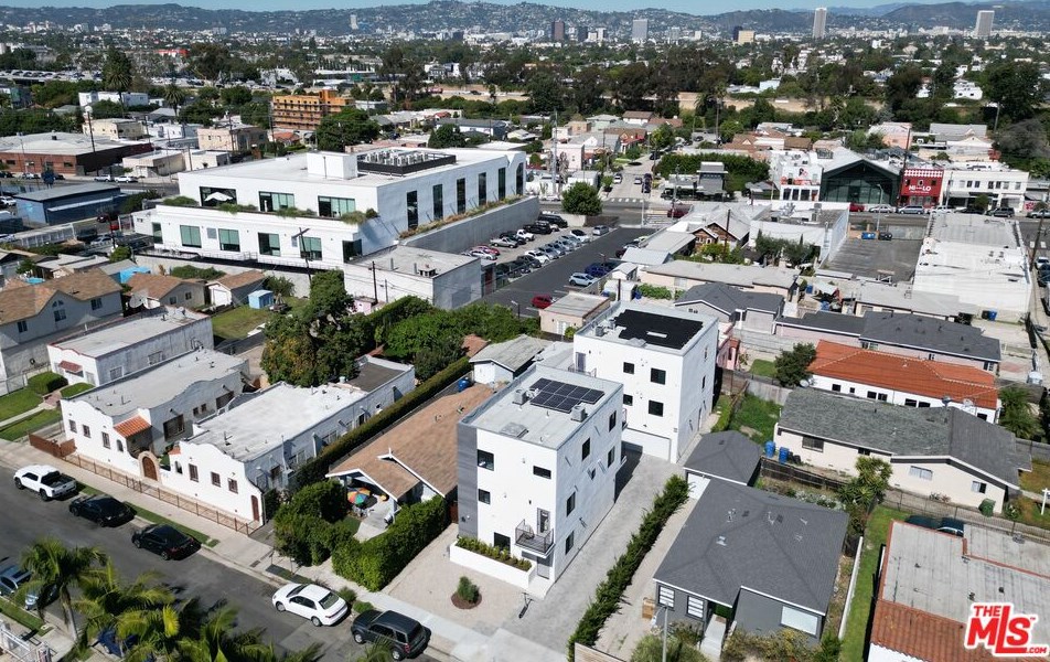 5563 Carlin St, Los Angeles CA  90016-2543 exterior
