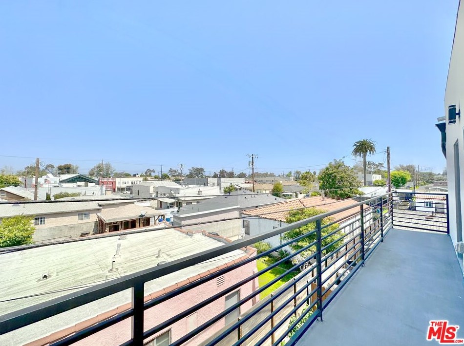 5563 Carlin St, Los Angeles CA  90016-2543 exterior