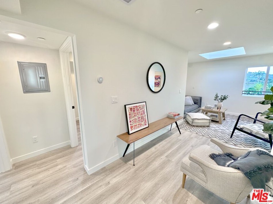 5563 Carlin St, Los Angeles CA  90016-2543 exterior