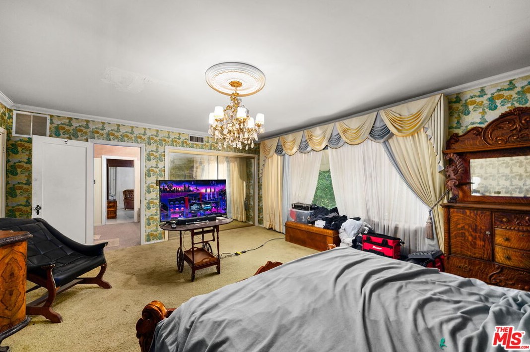 17229 Midwood Dr, San Fernando CA  91344-2453 exterior