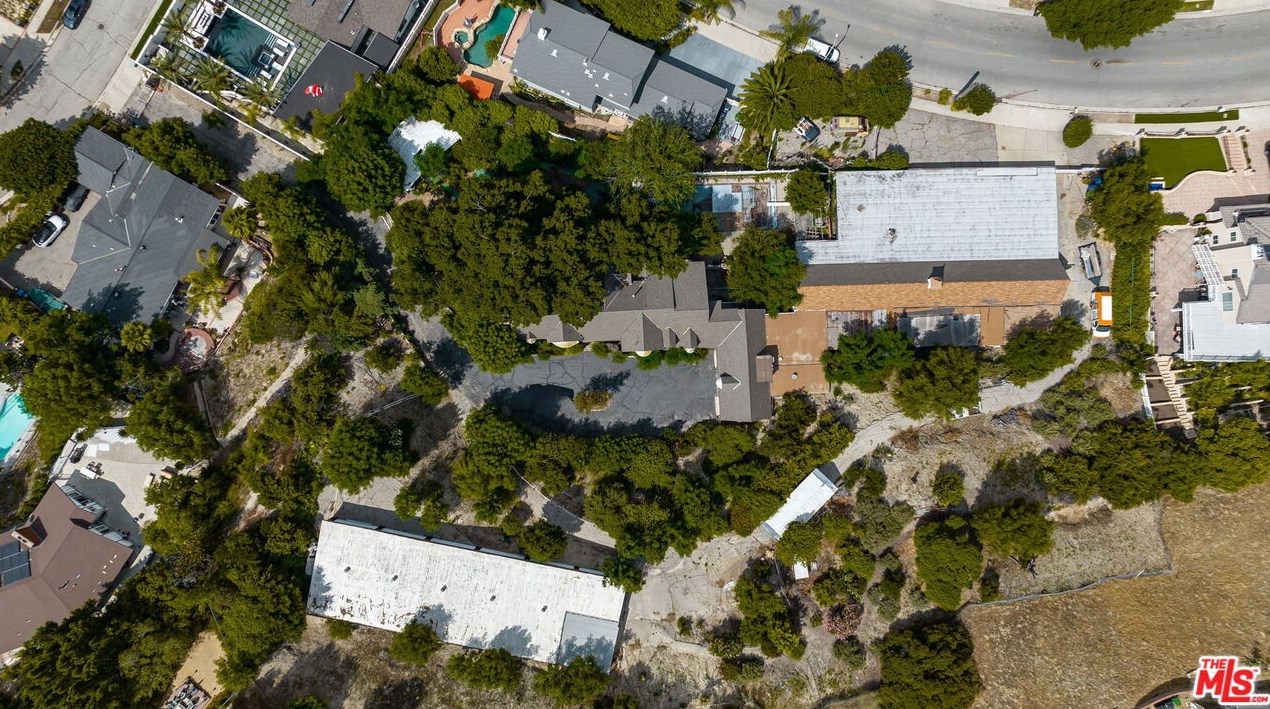 17229 Midwood Dr, San Fernando CA  91344-2453 exterior