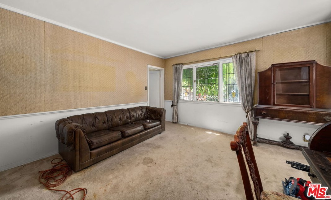 17229 Midwood Dr, San Fernando CA  91344-2453 exterior