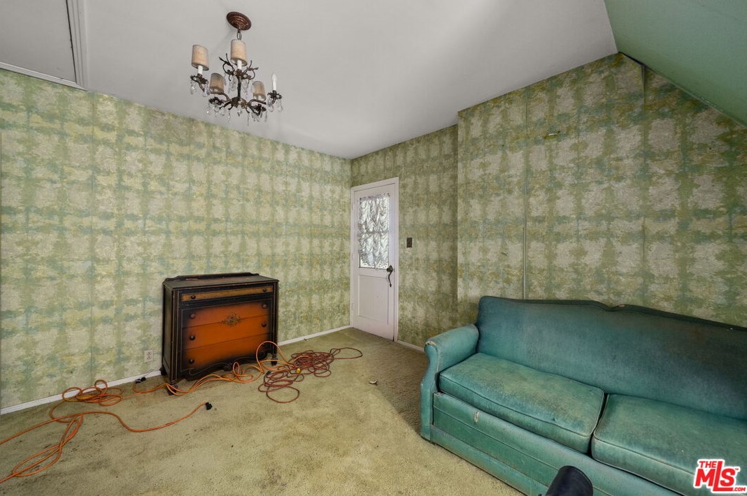 17229 Midwood Dr, San Fernando CA  91344-2453 exterior