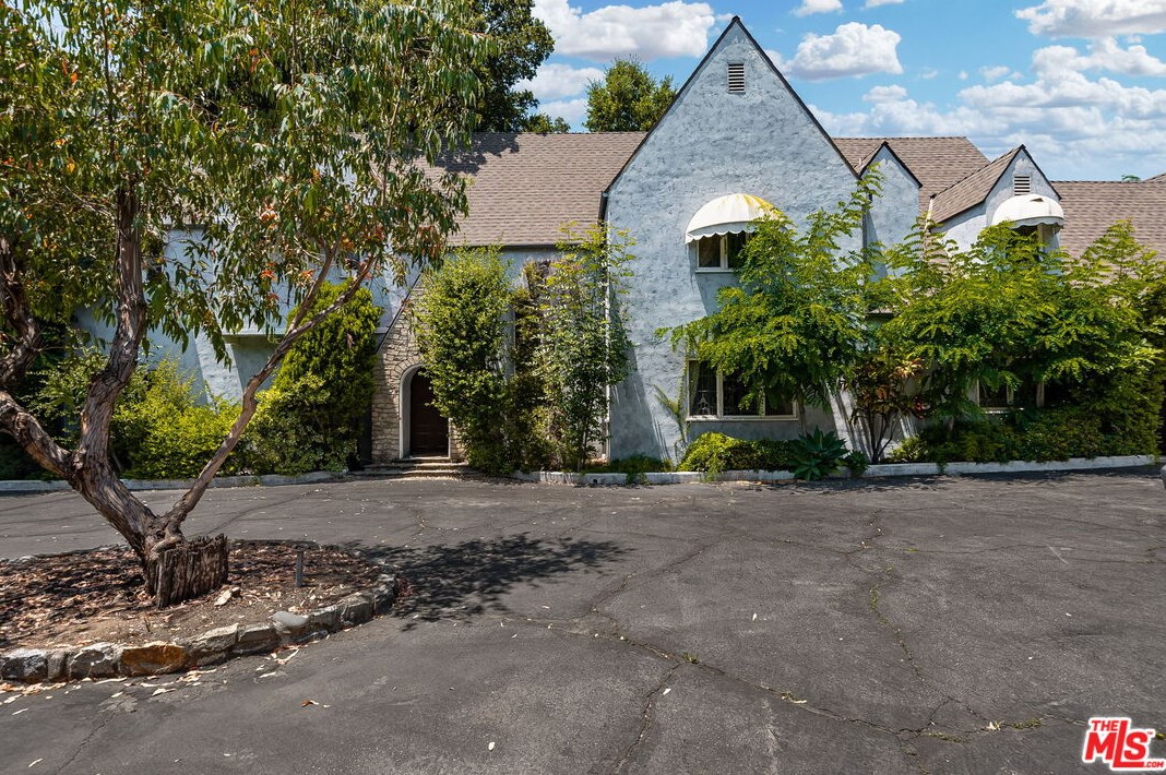 17229 Midwood Dr, San Fernando CA  91344-2453 exterior