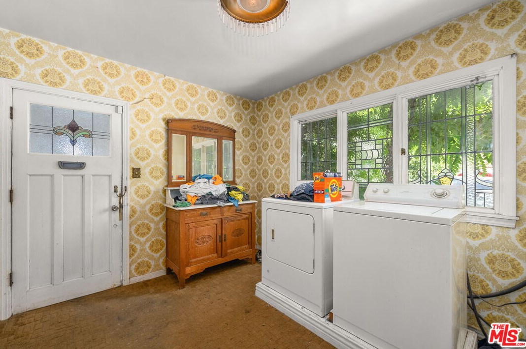 17229 Midwood Dr, San Fernando CA  91344-2453 exterior