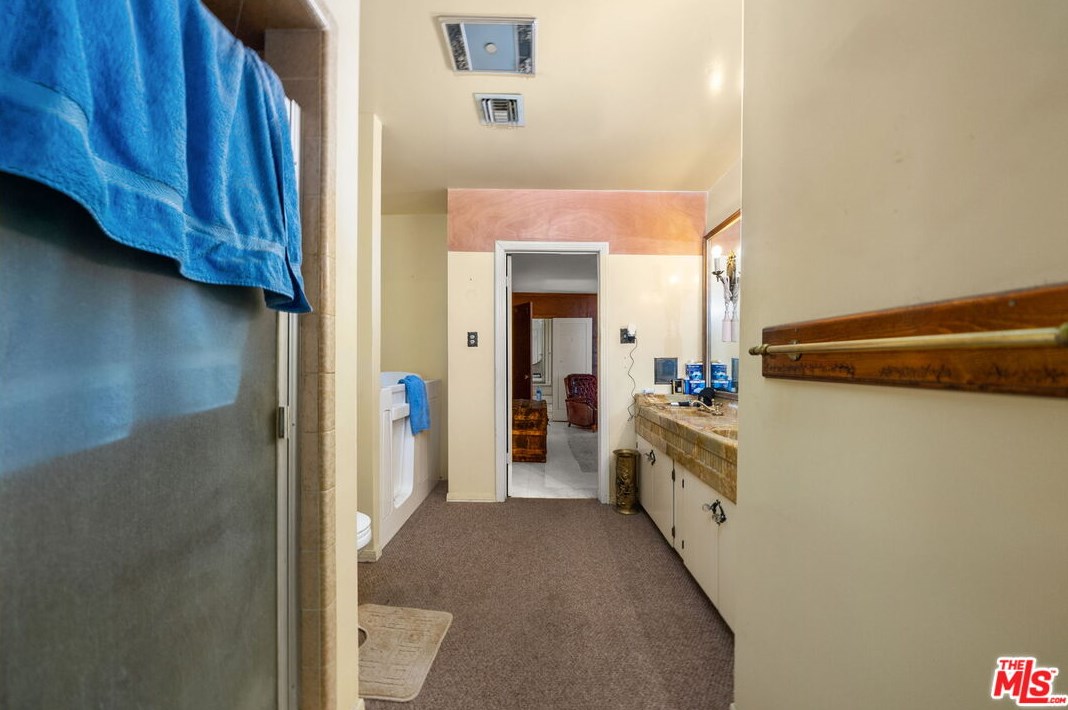 17229 Midwood Dr, San Fernando CA  91344-2453 exterior