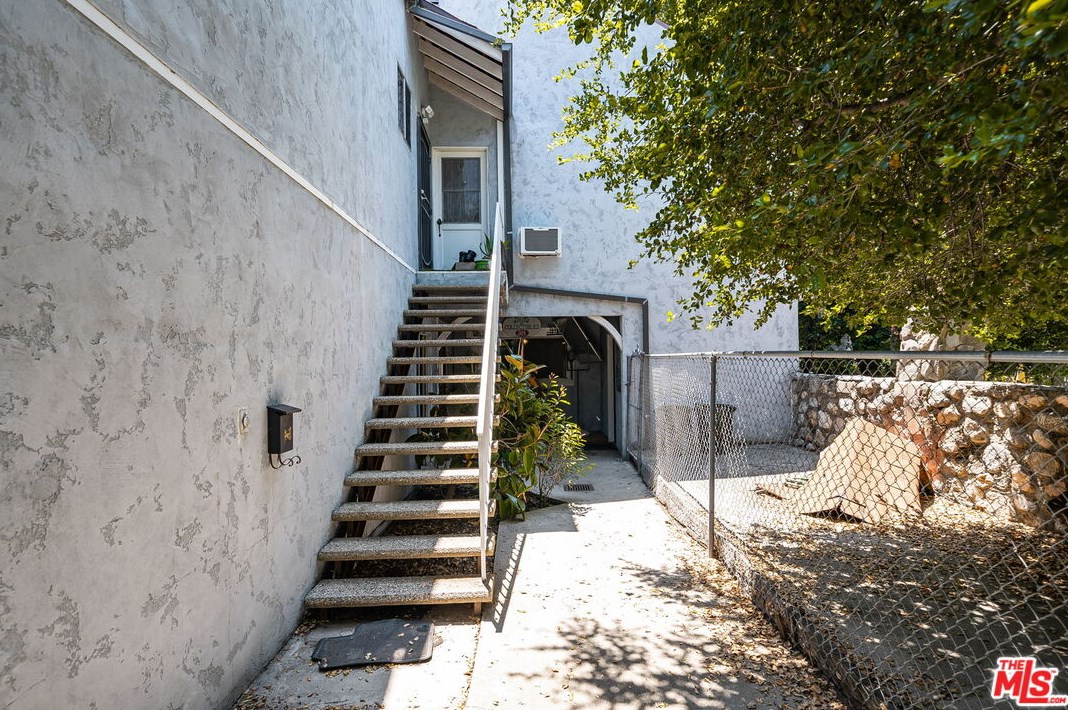 17229 Midwood Dr, San Fernando CA  91344-2453 exterior