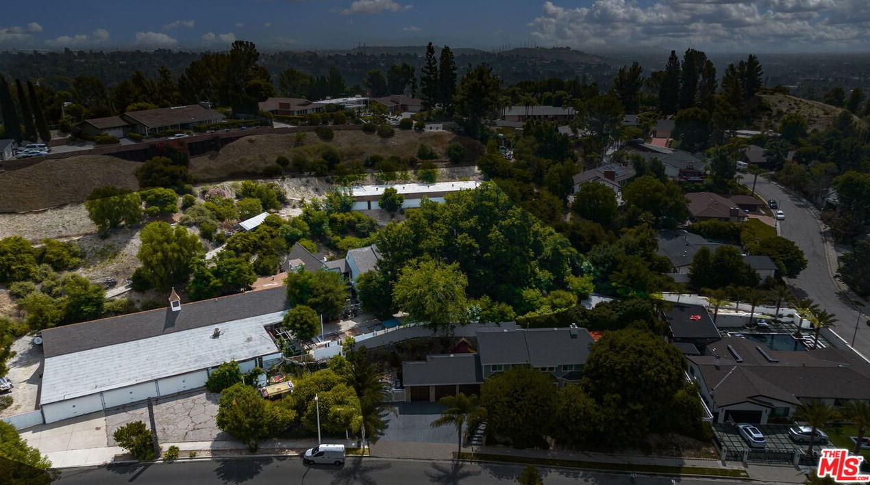 17229 Midwood Dr, San Fernando CA  91344-2453 exterior