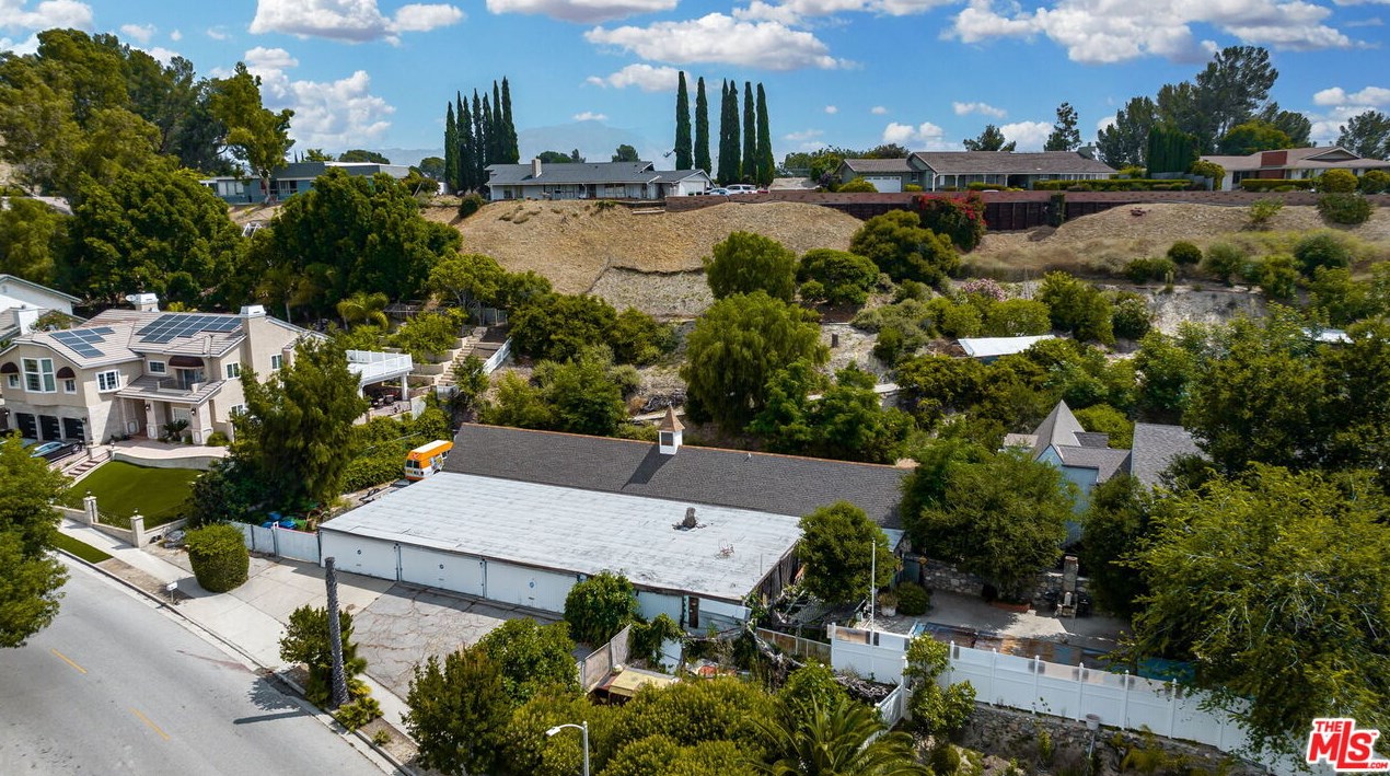 17229 Midwood Dr, San Fernando CA  91344-2453 exterior