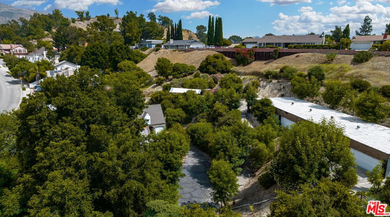 17229 Midwood Dr, San Fernando CA  91344-2453 exterior