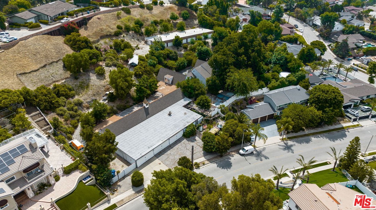 17229 Midwood Dr, San Fernando CA  91344-2453 exterior