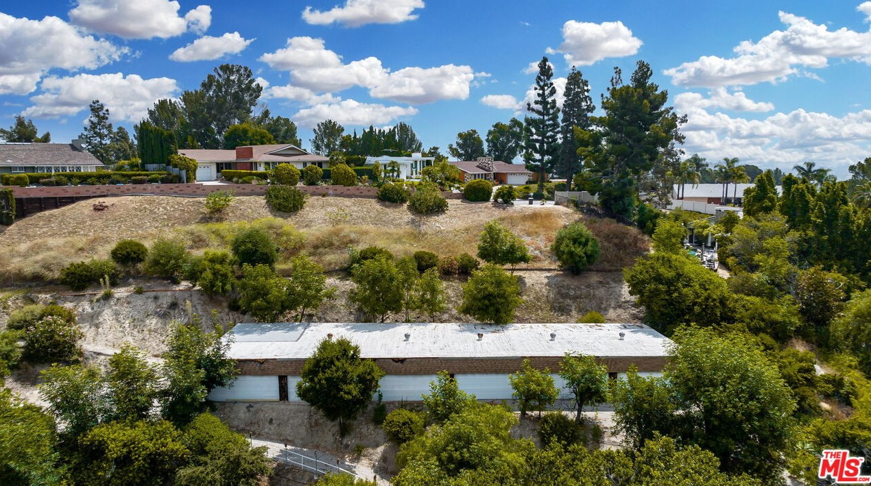 17229 Midwood Dr, San Fernando CA  91344-2453 exterior