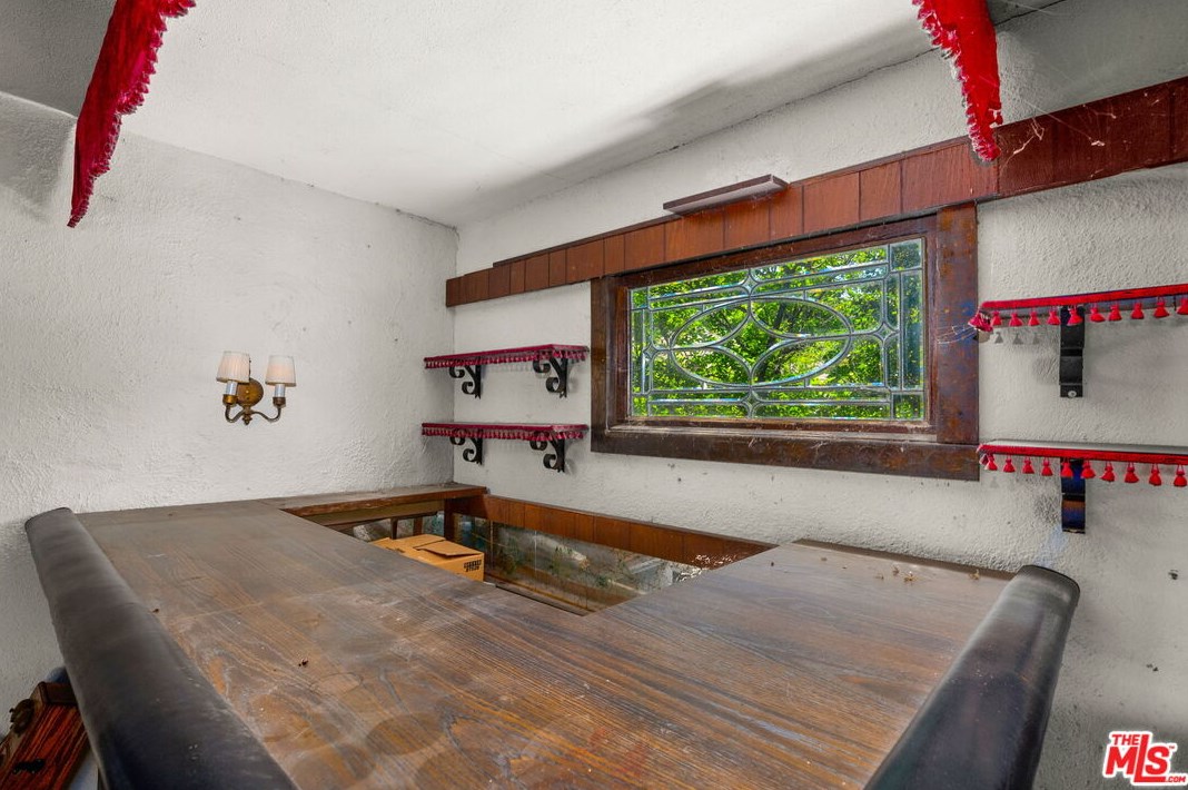 17229 Midwood Dr, San Fernando CA  91344-2453 exterior