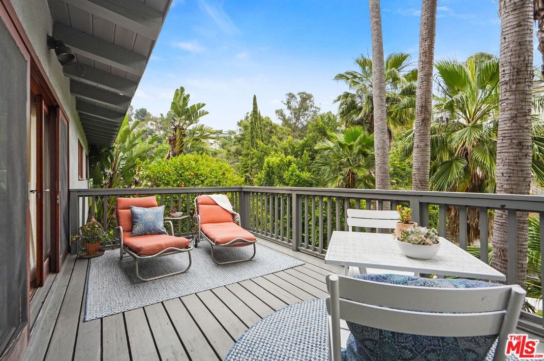 6336 Weidlake Dr, Los Angeles CA  90068-2238 exterior