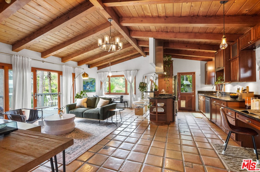 6336 Weidlake Dr, Los Angeles CA  90068-2238 exterior