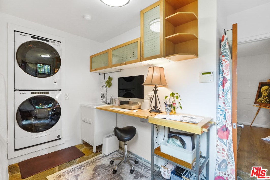 6336 Weidlake Dr, Los Angeles CA  90068-2238 exterior