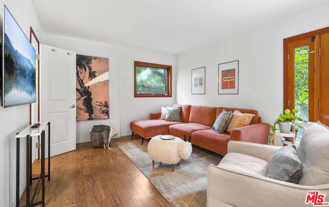 6336 Weidlake Dr, Los Angeles CA  90068-2238 exterior