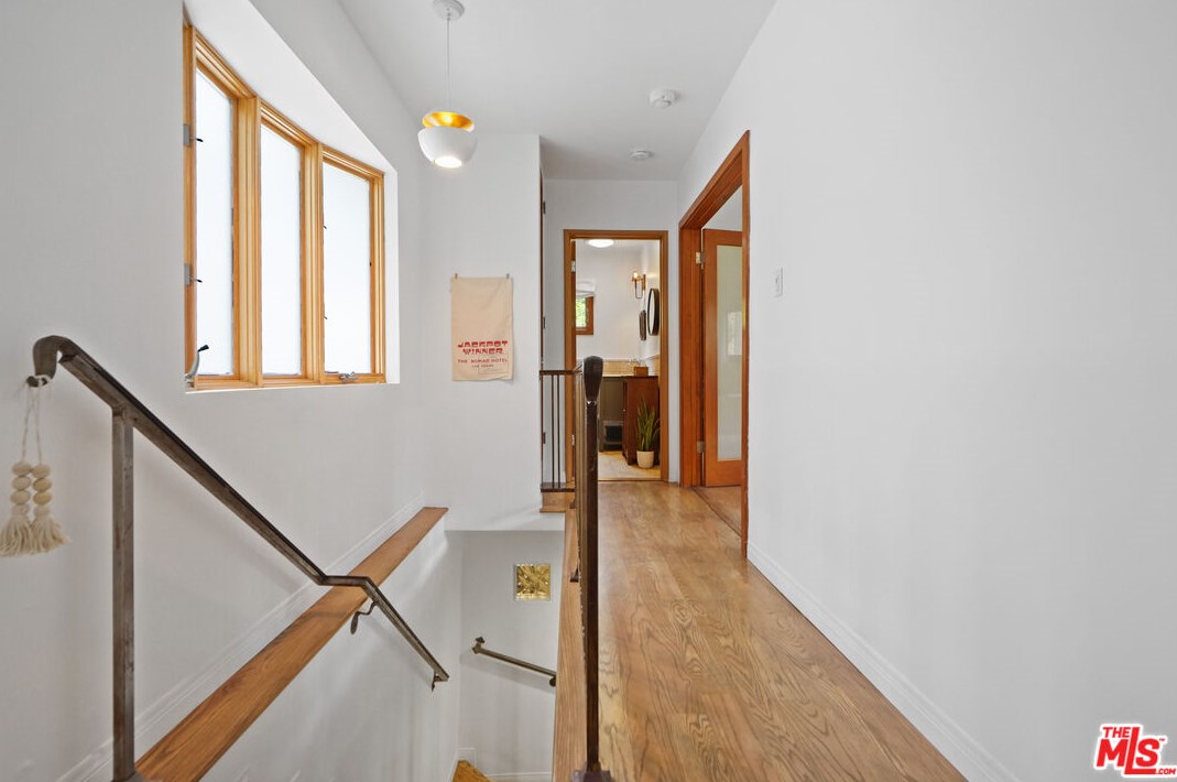 6336 Weidlake Dr, Los Angeles CA  90068-2238 exterior