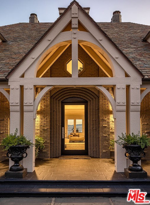 256 Las Entradas Dr, Santa Barbara, CA 93108