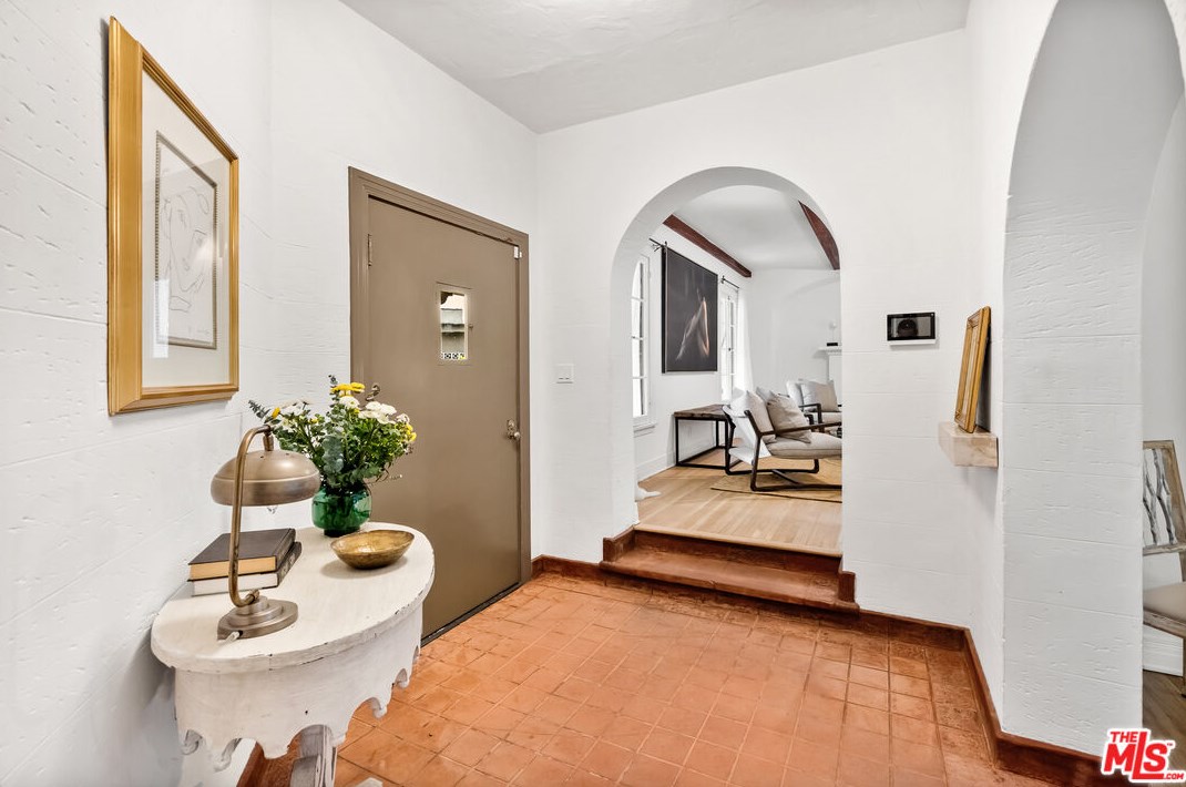 2718 Westshire Dr, Los Angeles CA  90068-1930 exterior