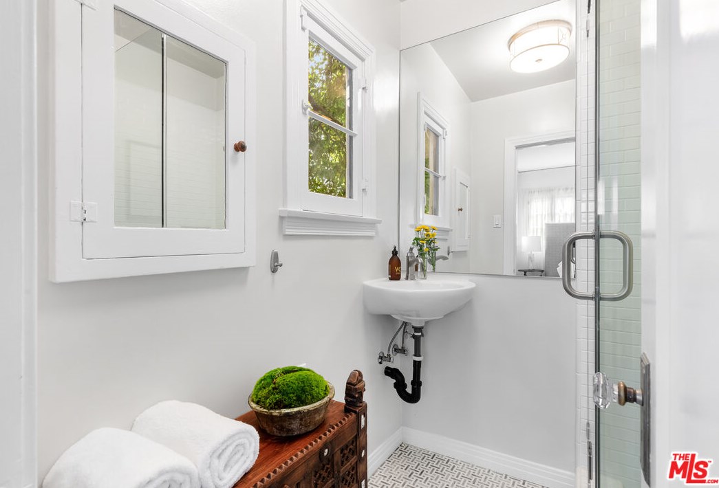 2718 Westshire Dr, Los Angeles CA  90068-1930 exterior