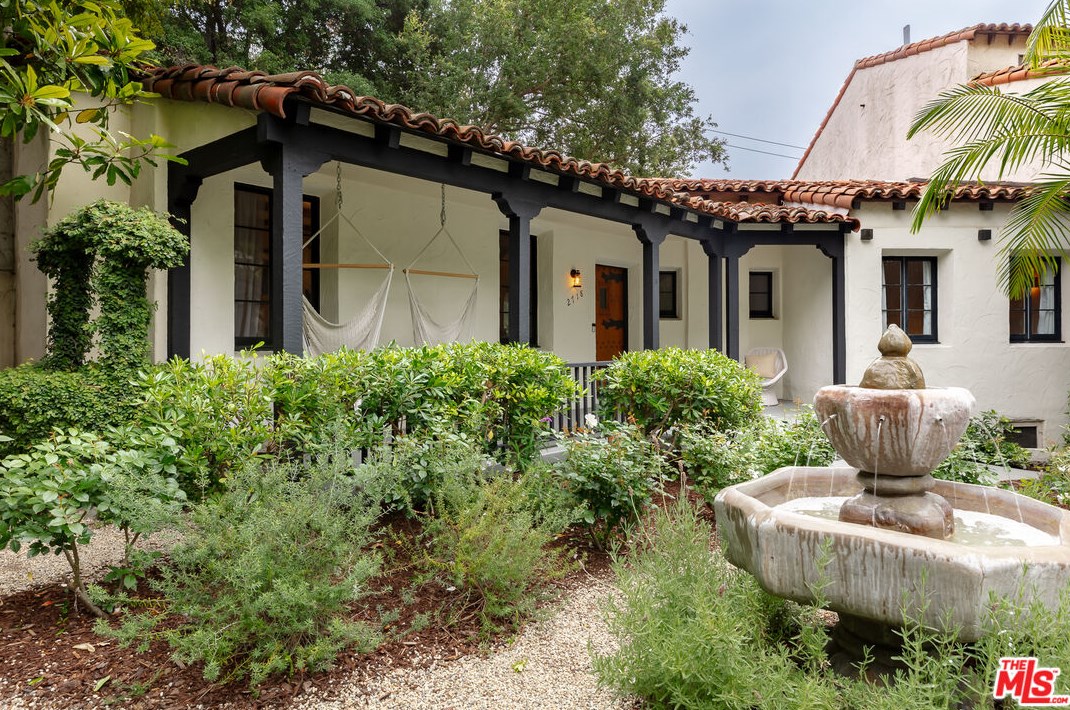 2718 Westshire Dr, Los Angeles CA  90068-1930 exterior
