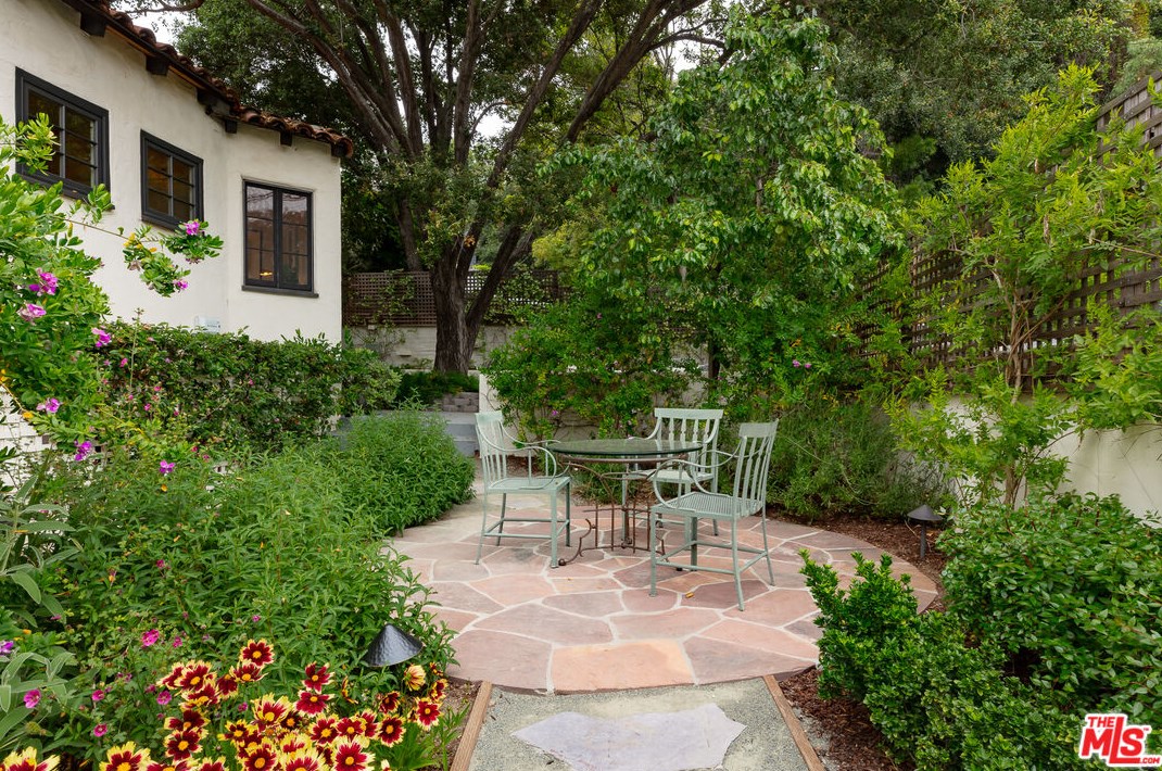 2718 Westshire Dr, Los Angeles CA  90068-1930 exterior