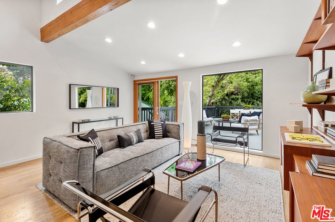 2718 Westshire Dr, Los Angeles CA  90068-1930 exterior