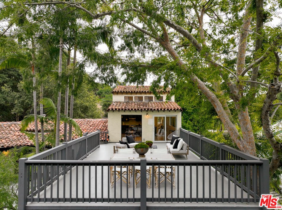 2718 Westshire Dr, Los Angeles CA  90068-1930 exterior