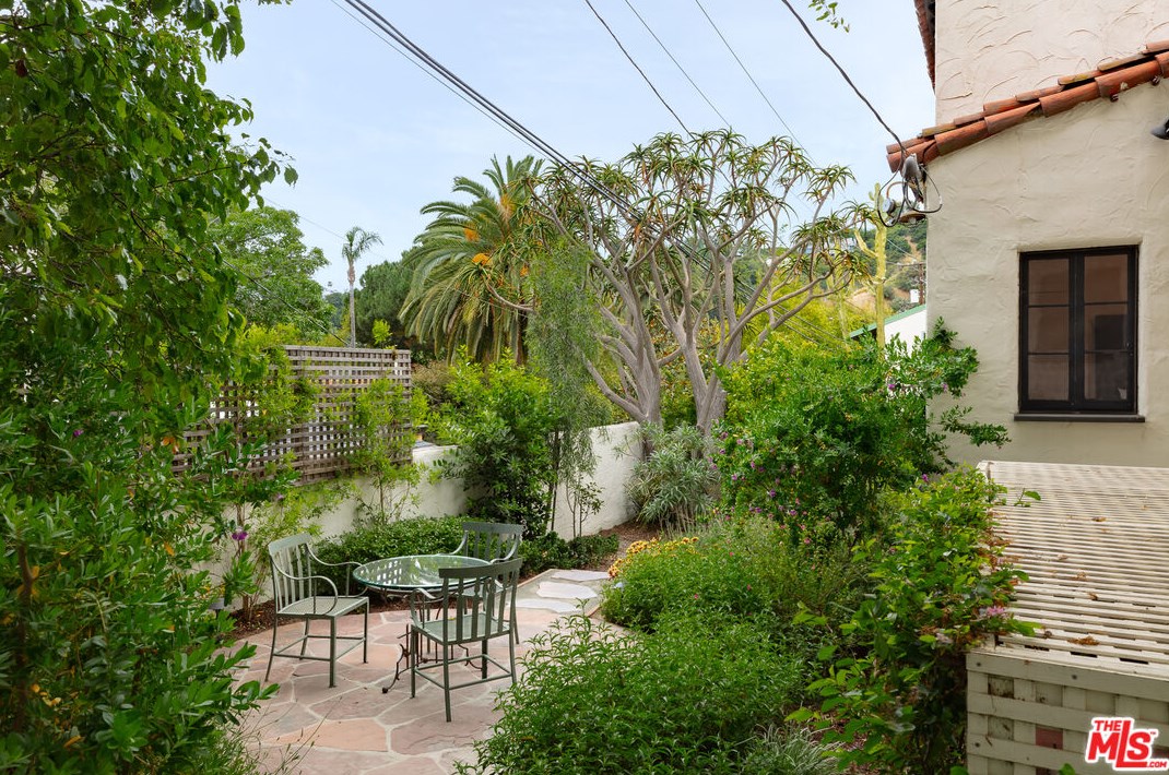 2718 Westshire Dr, Los Angeles CA  90068-1930 exterior