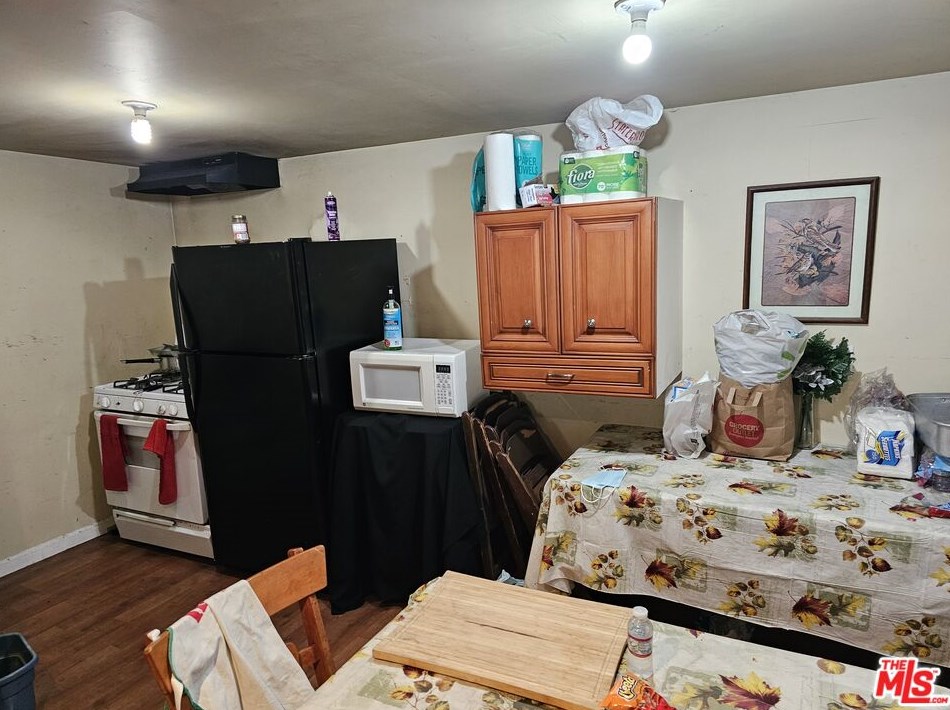 1559 108th St, Los Angeles CA  90047-4906 exterior