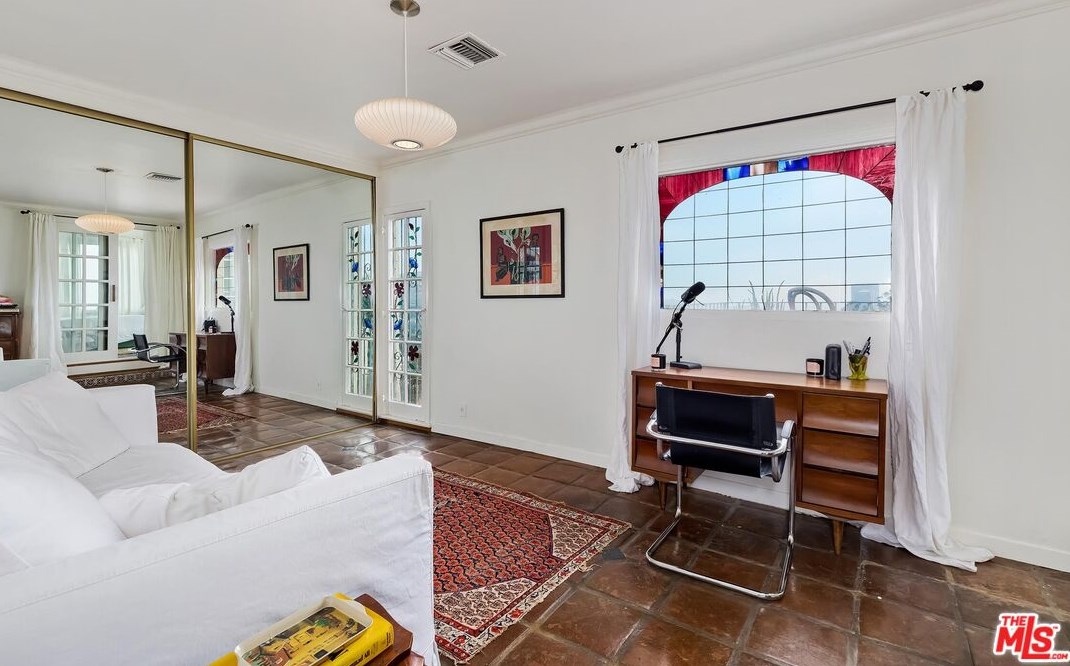 3346 Knoll Dr, Los Angeles CA  90068-1520 exterior