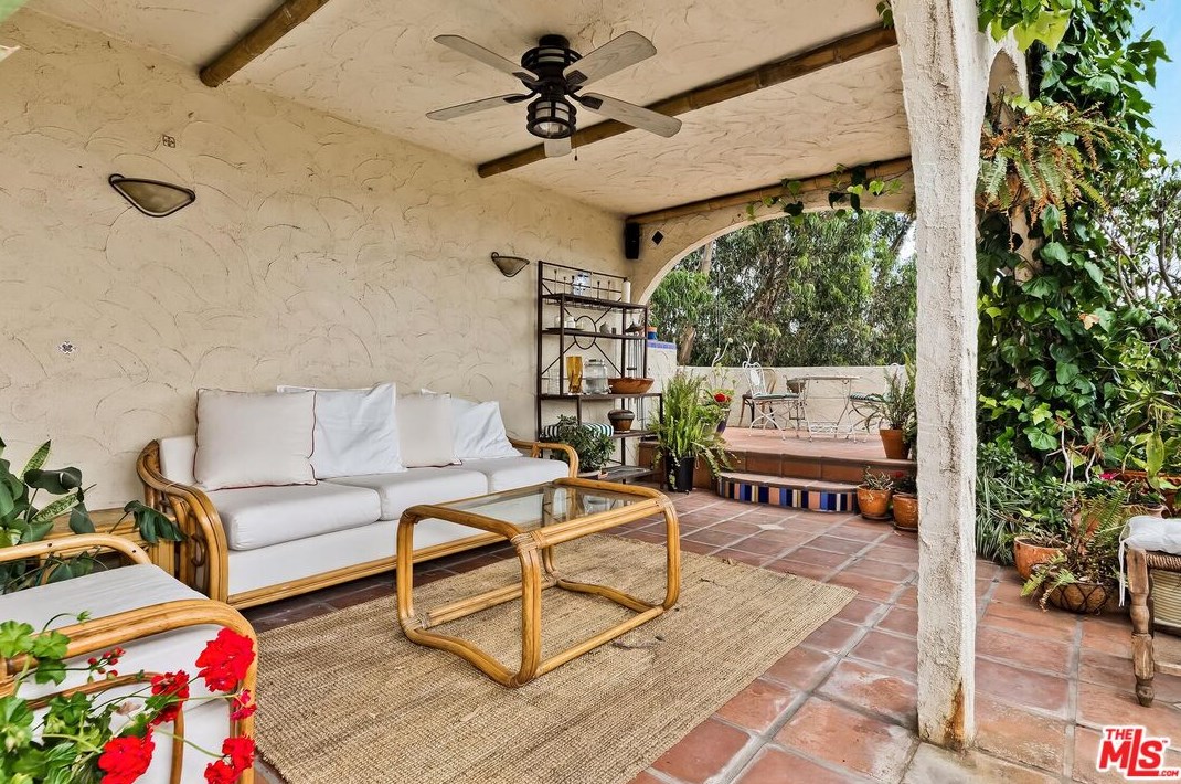 3346 Knoll Dr, Los Angeles CA  90068-1520 exterior
